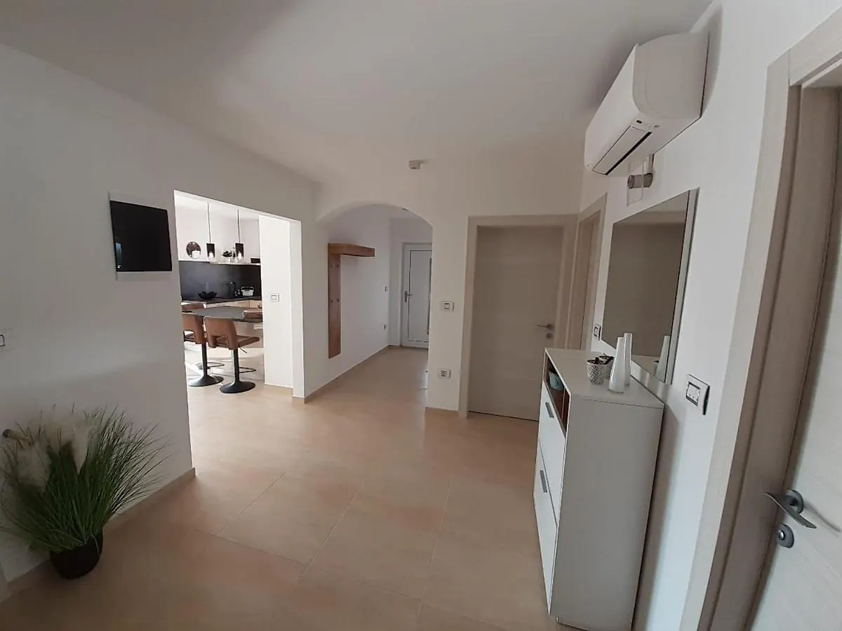Holiday House Emjalemi بولا