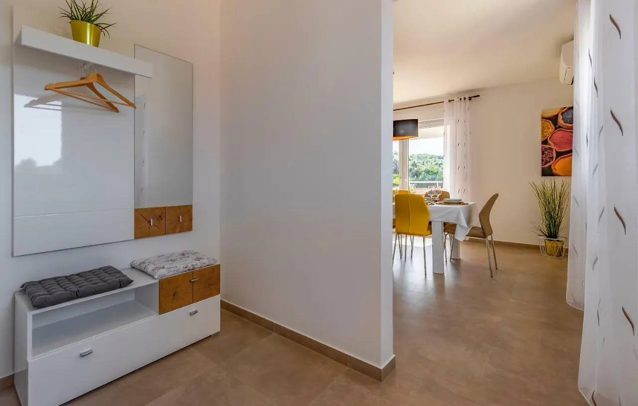 شقة Holiday House Emjalemi بولا