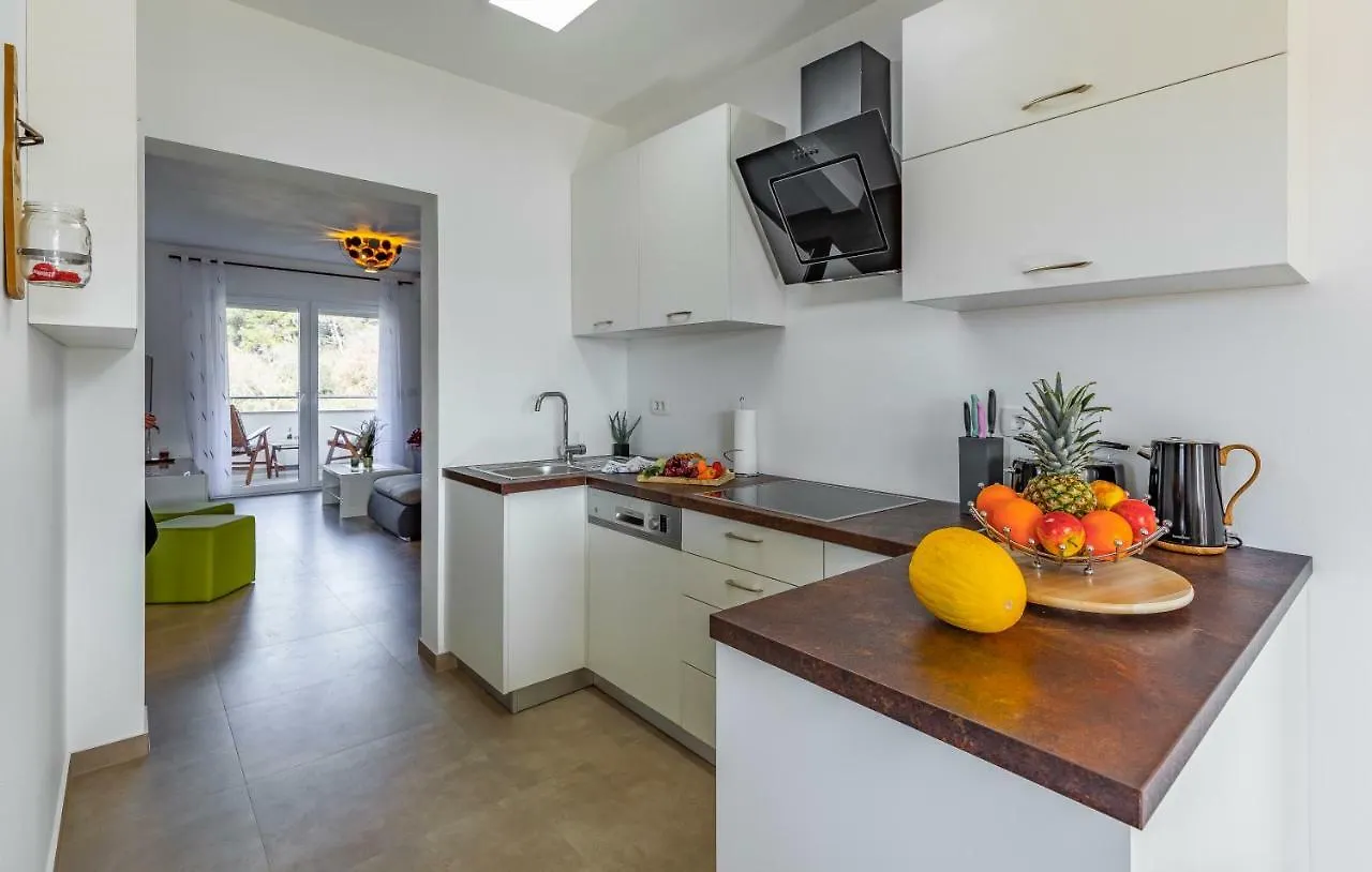 شقة Holiday House Emjalemi بولا