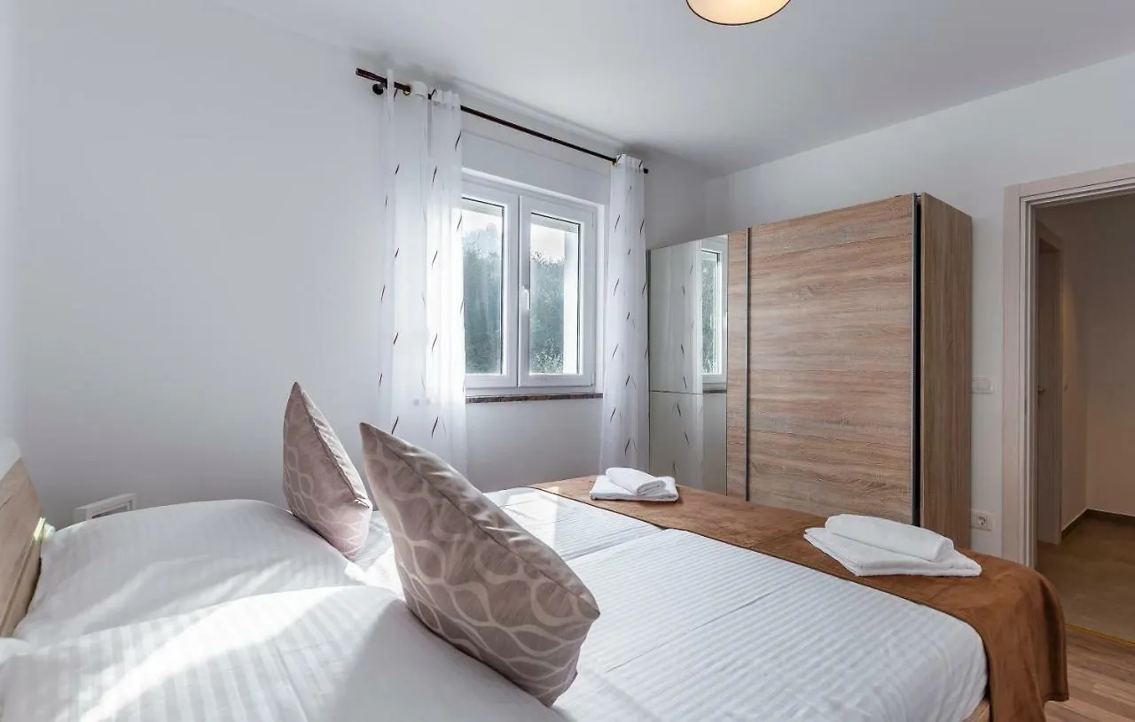 Holiday House Emjalemi Pula Apartment