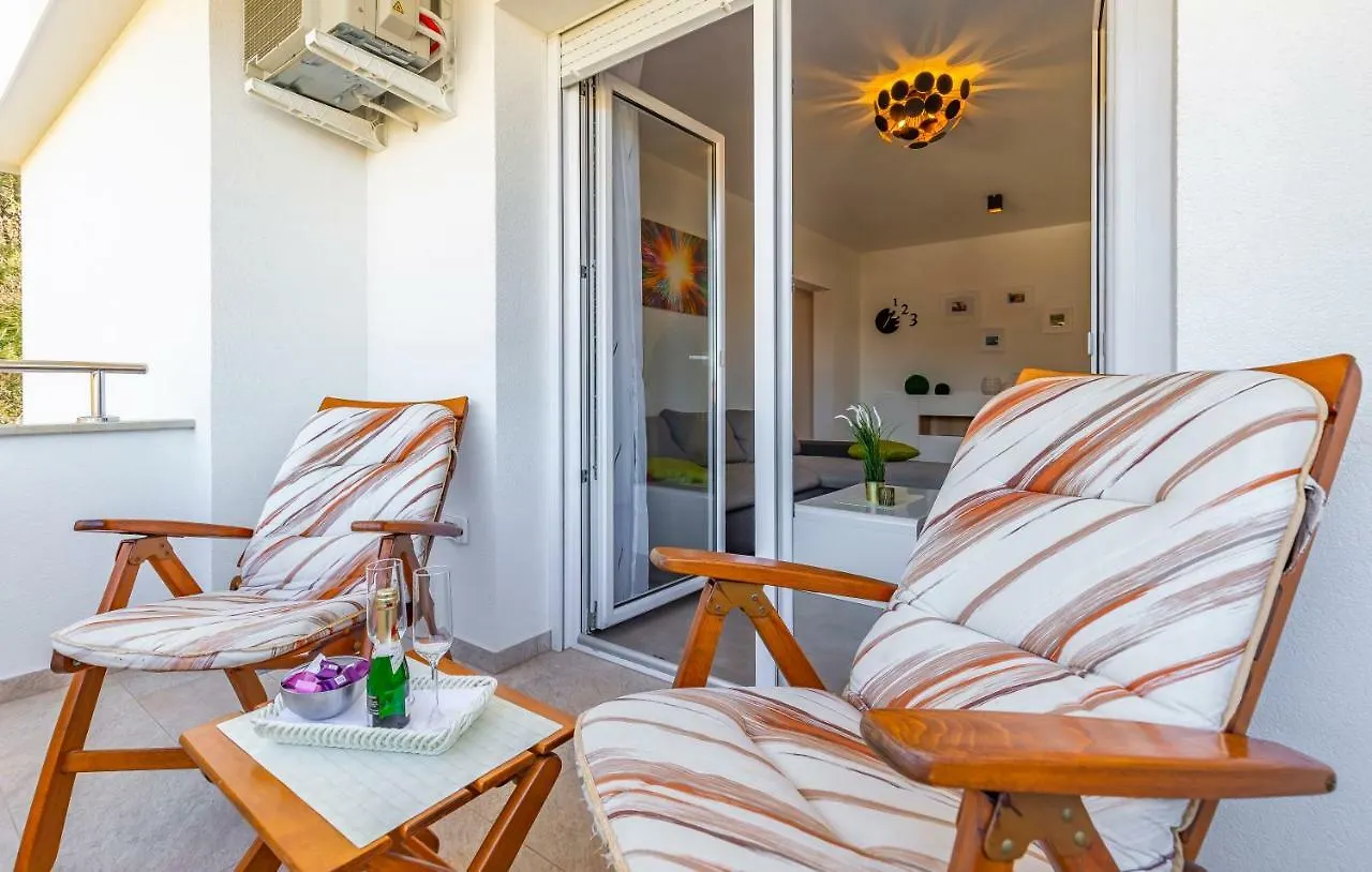Apartment Holiday House Emjalemi Pula