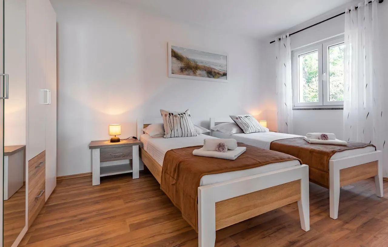 Holiday House Emjalemi Pula