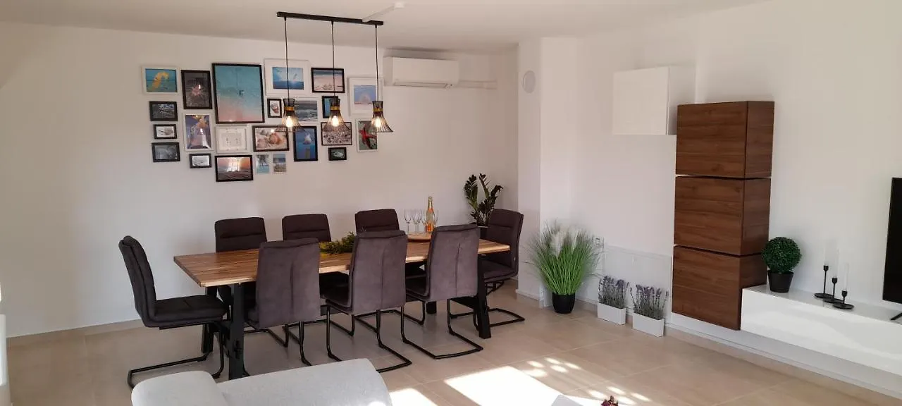 פולה Holiday House Emjalemi דירה