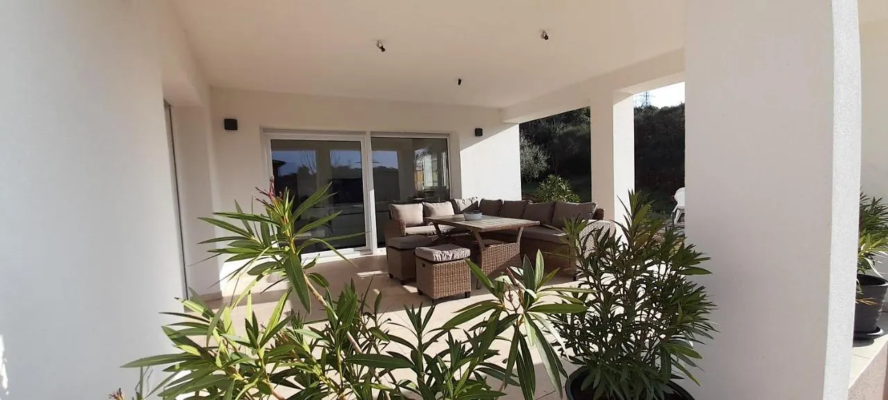 דירה פולה Holiday House Emjalemi