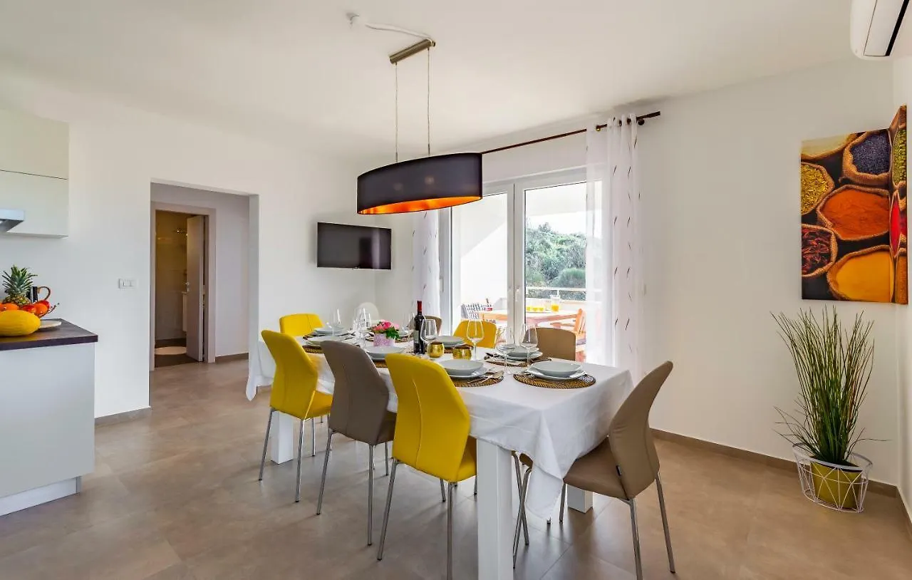 פולה Holiday House Emjalemi דירה