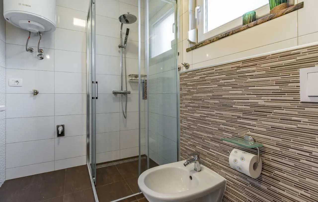 פולה Holiday House Emjalemi דירה